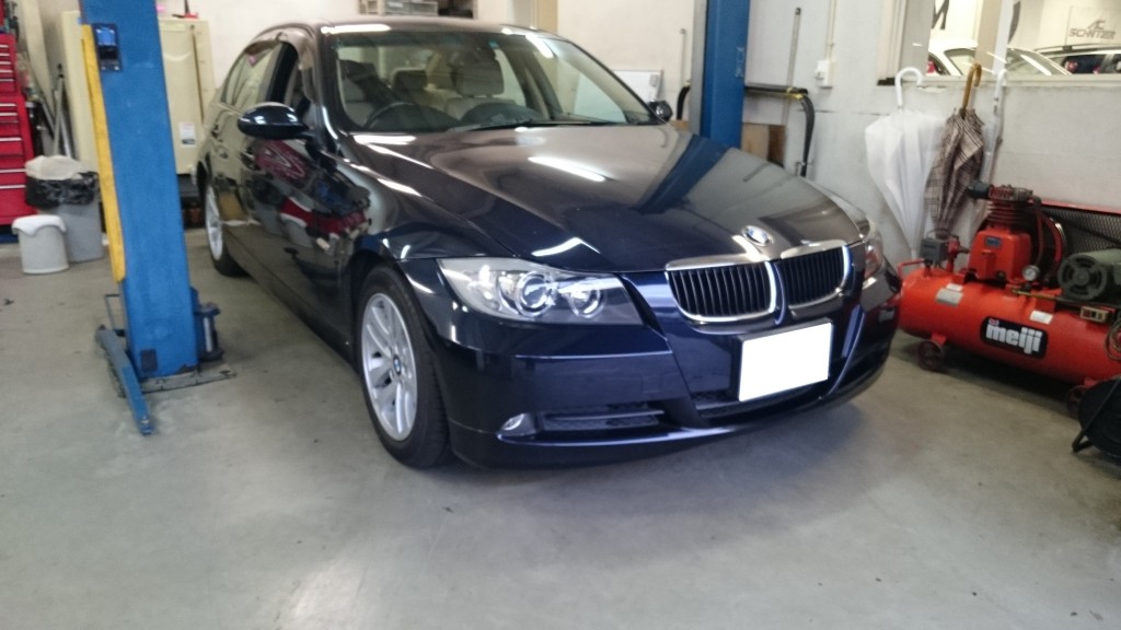 BMW E90 320i