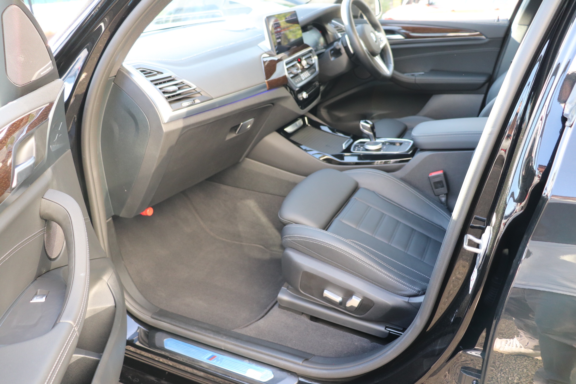 X3 xDrive20d Mスポーツ 後期モデル 黒革 サンルーフ ステアリングヒーター車両画像11