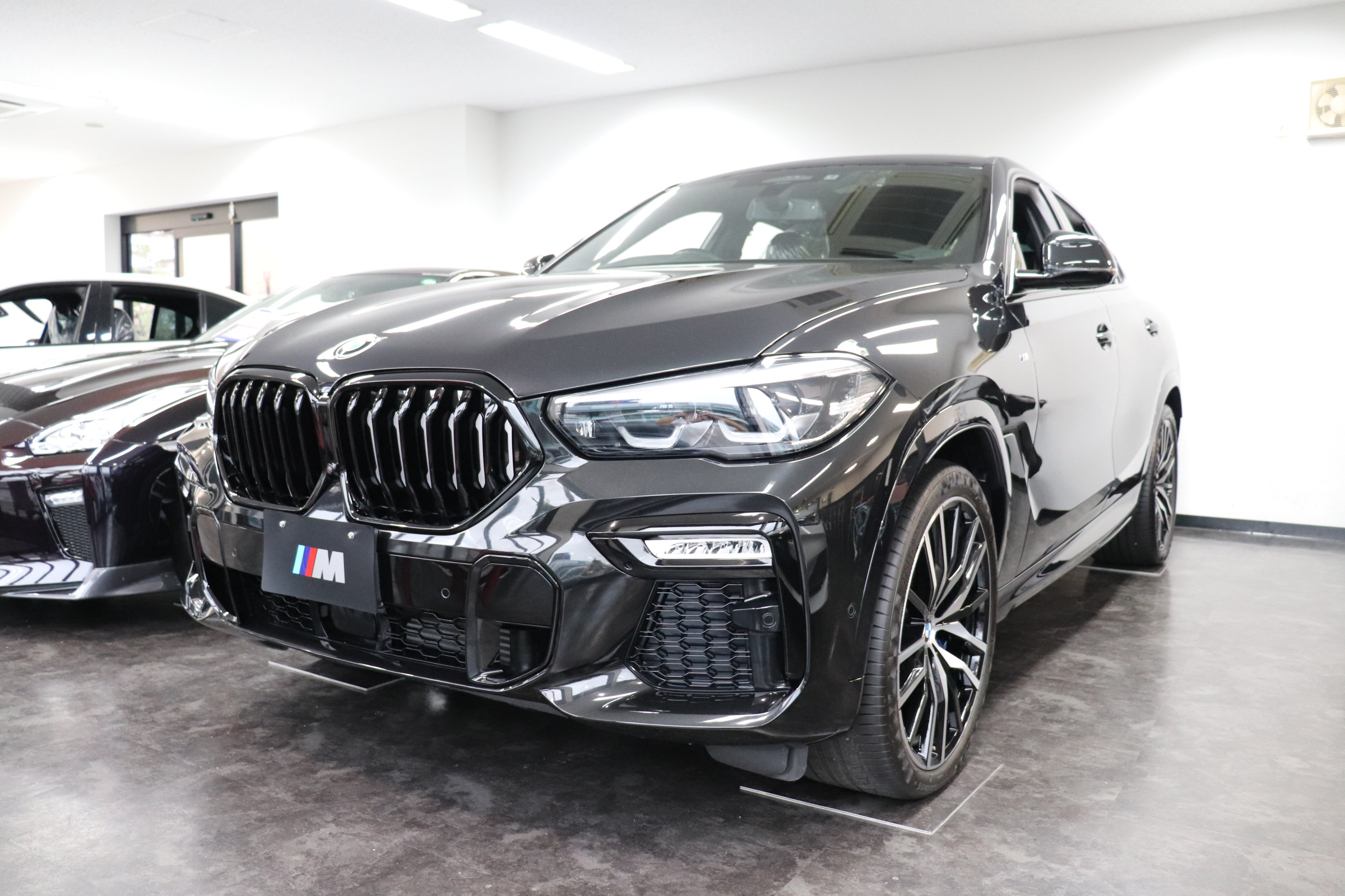 X6 xDrive35d Mスポーツ マイルドハイブリッドスカイラウンジパノラマサンルーフOP22インチAW車両画像02