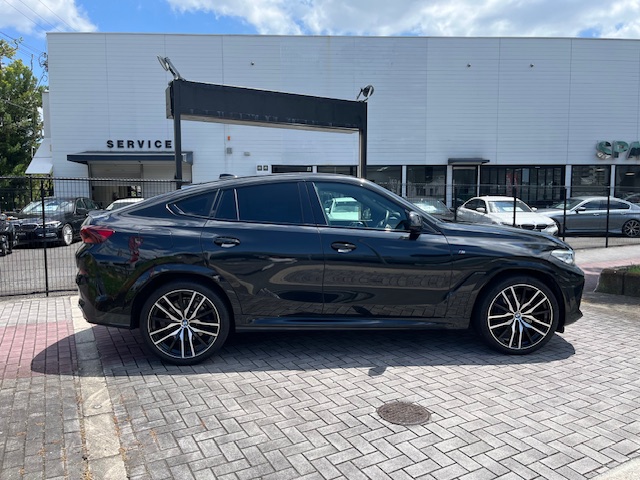 BMW X6 xDrive35d Mスポーツ マイルドハイブリッドスカイラウンジパノラマサンルーフOP22インチAW車両画像04