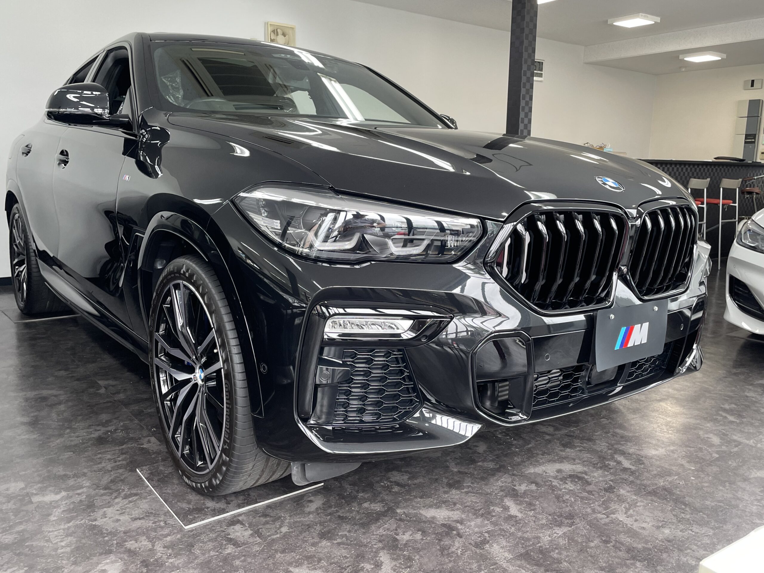 X6 xDrive35d Mスポーツ マイルドハイブリッドスカイラウンジパノラマサンルーフOP22インチAW車両画像03