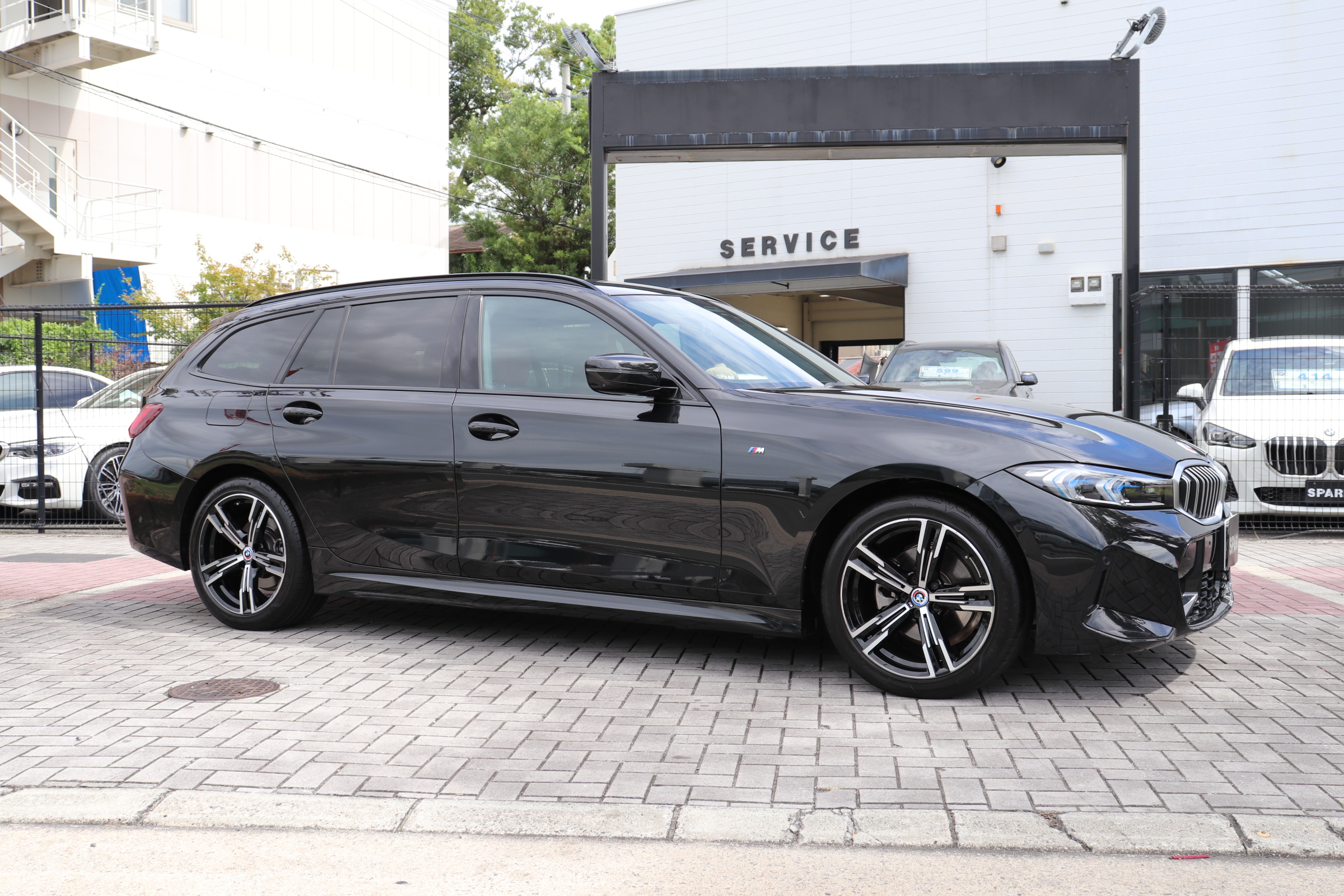 320d xDrive ツーリング LCI Mスポーツ ハイラインP 赤革 全周囲カメラ車両画像04