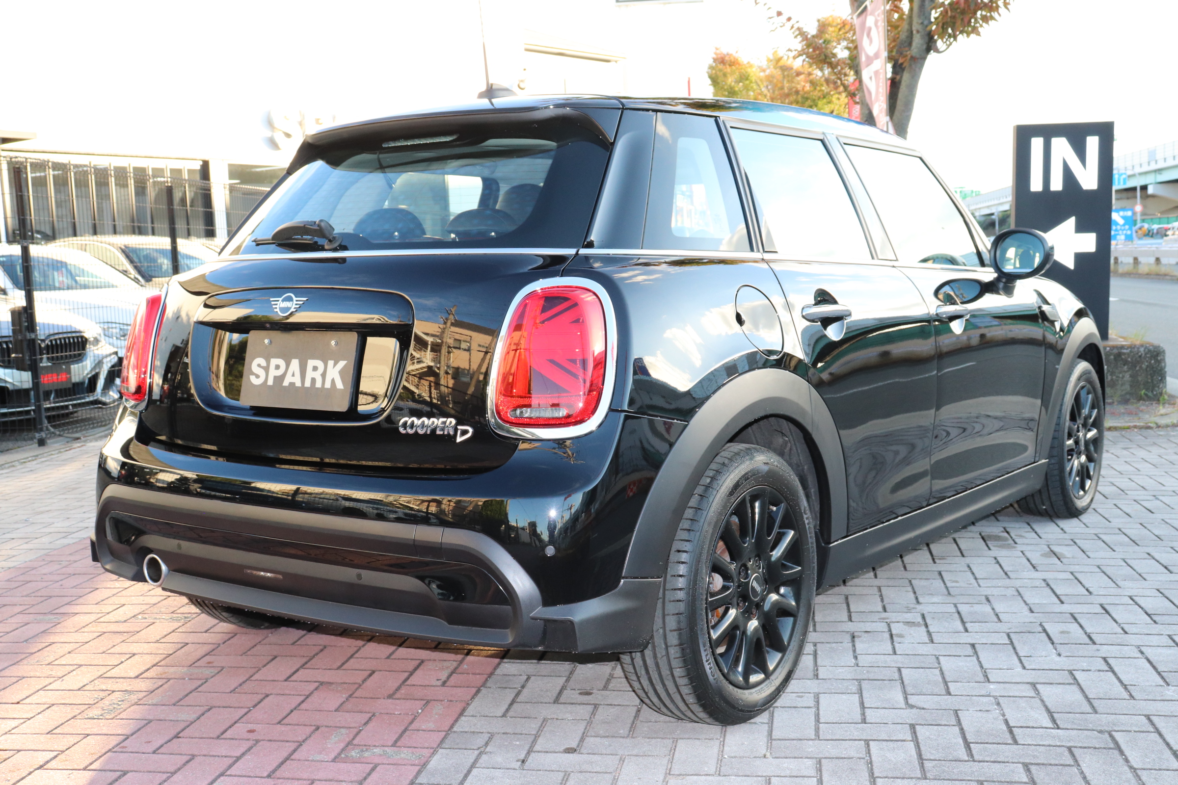 MINI クーパーD 5D クラシックトリム アンビエントライト ACC 純正ナビ車両画像04