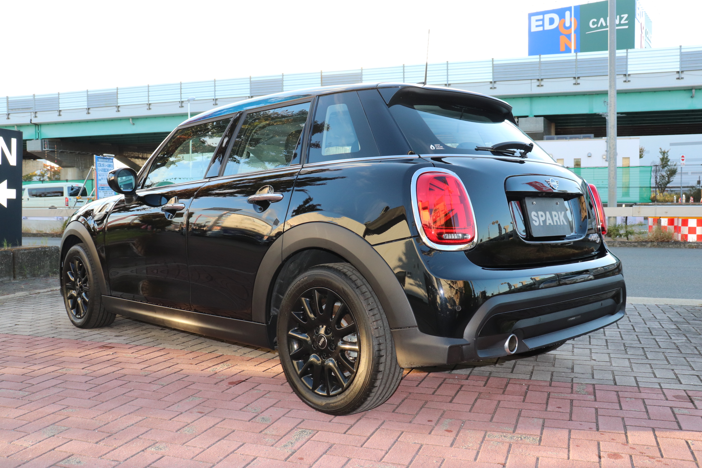 MINI クーパーD 5D クラシックトリム アンビエントライト ACC 純正ナビ車両画像06