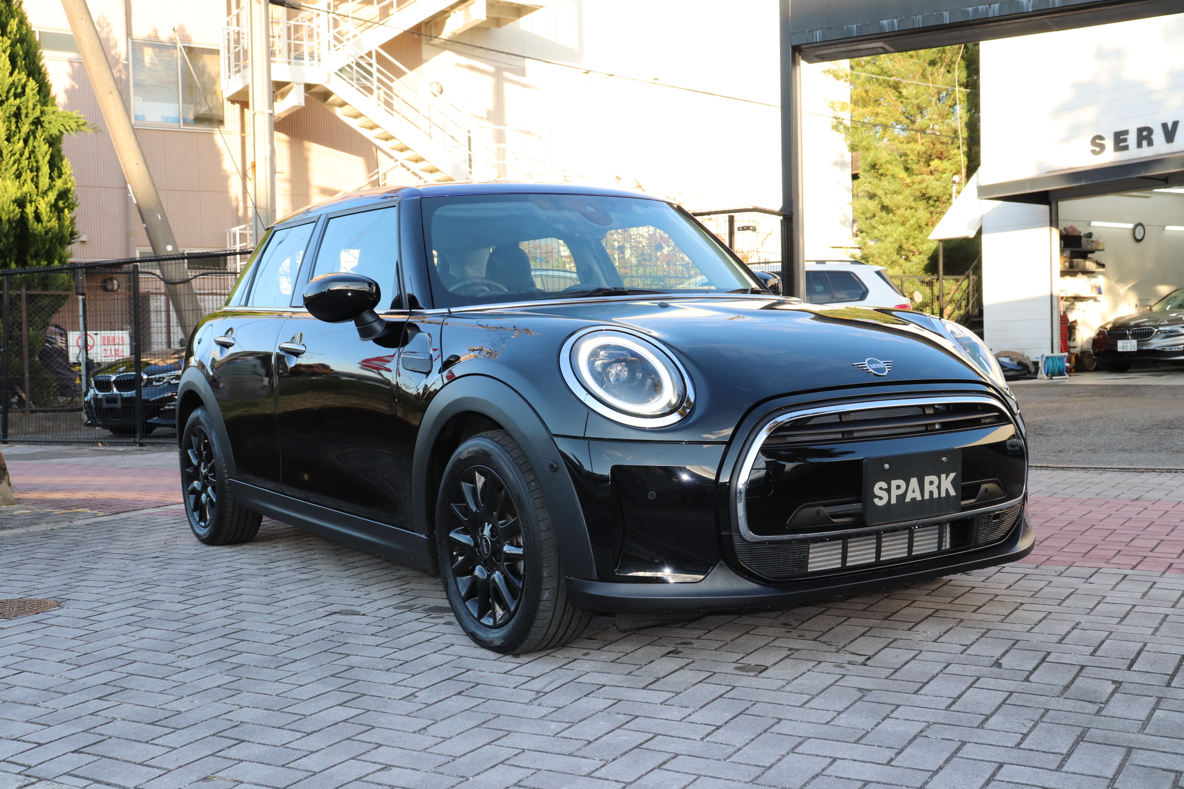 MINI クーパーD 5D クラシックトリム アンビエントライト ACC 純正ナビ車両画像02