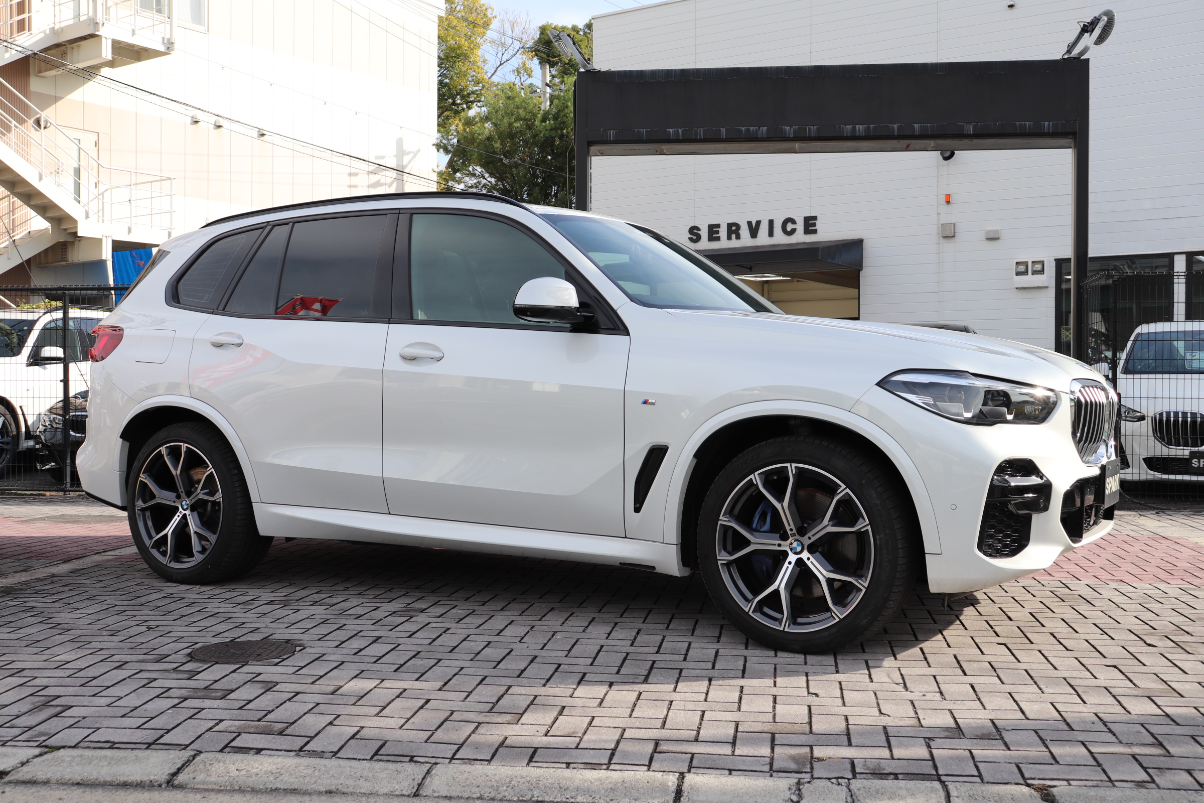 BMW　X5ｘDrive35dMスポーツ　マイルドハイブリッド　パノラマサンルーフ車両画像04