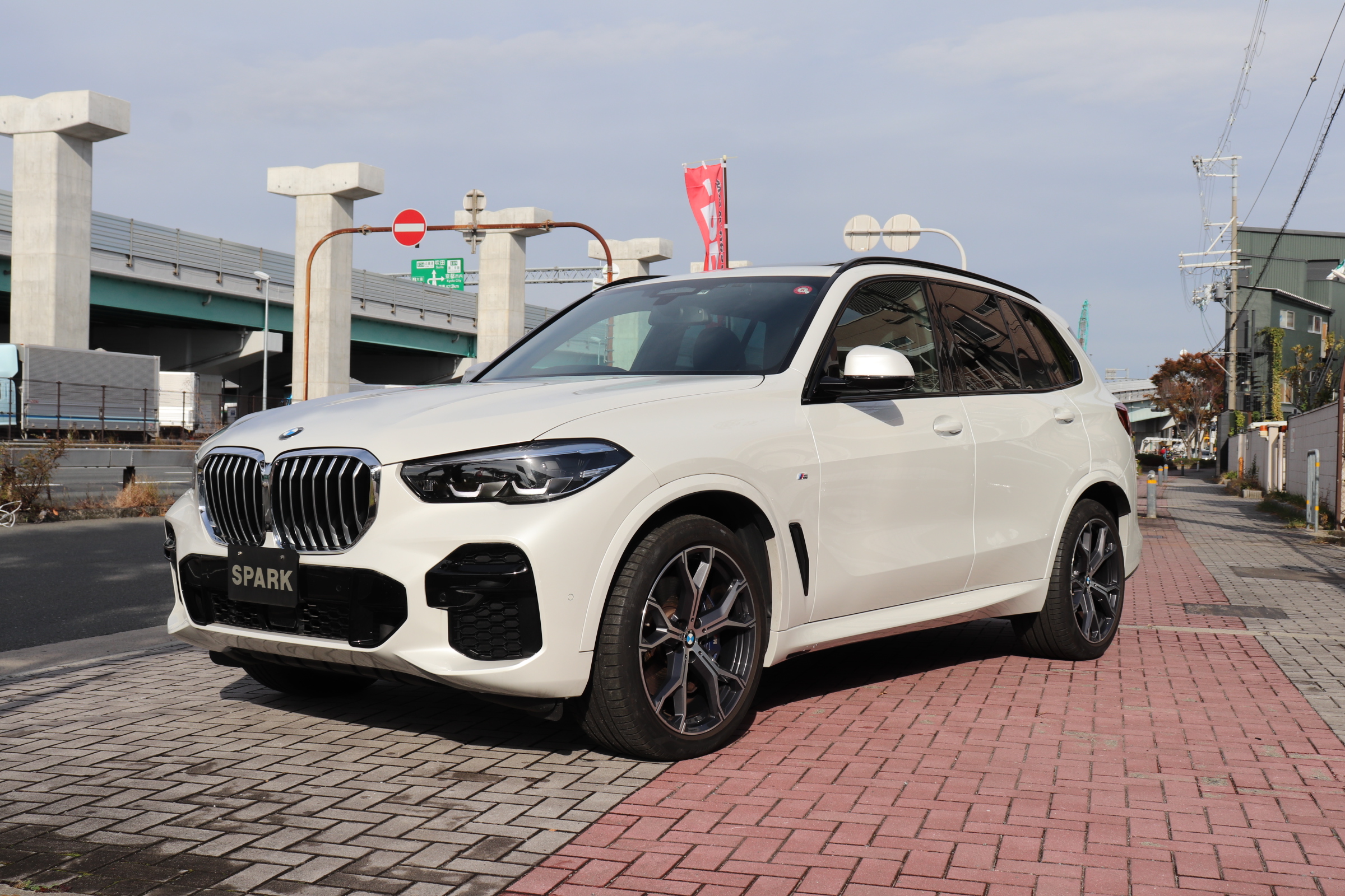 BMW　X5ｘDrive35dMスポーツ　マイルドハイブリッド　パノラマサンルーフ車両画像09