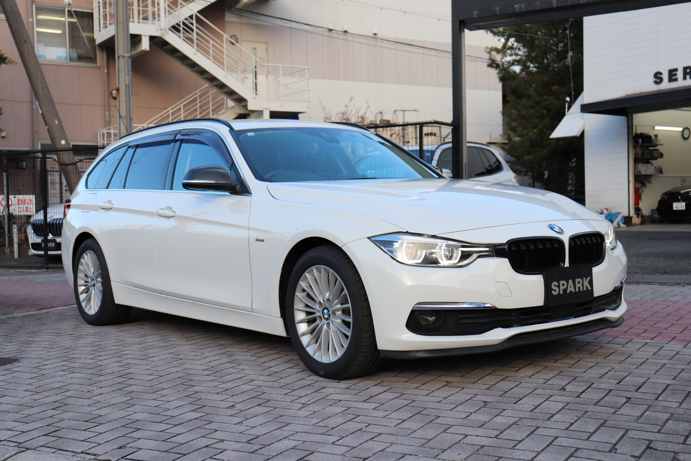 320d ツーリングラグジュアリー LCI ブラックレザー レーンチェンジウォー二ング車両画像03