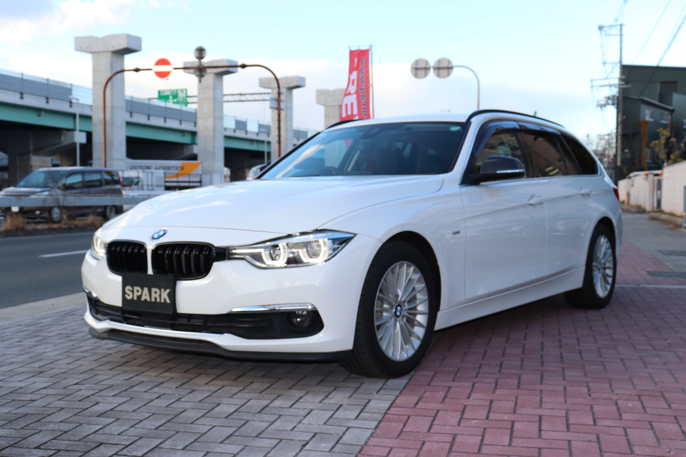 320d ツーリングラグジュアリー LCI ブラックレザー レーンチェンジウォー二ング車両画像09