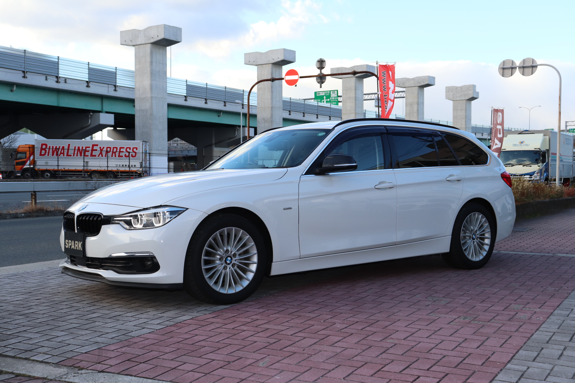 320d ツーリングラグジュアリー LCI ブラックレザー レーンチェンジウォー二ング車両画像08